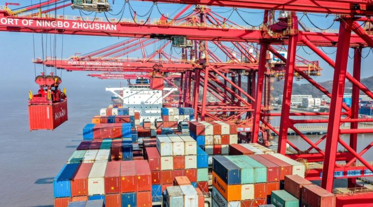 Κίνα: Μειώθηκαν κατά 21% οι εξαγωγές προς τις ΗΠΑ τον Απρίλιο