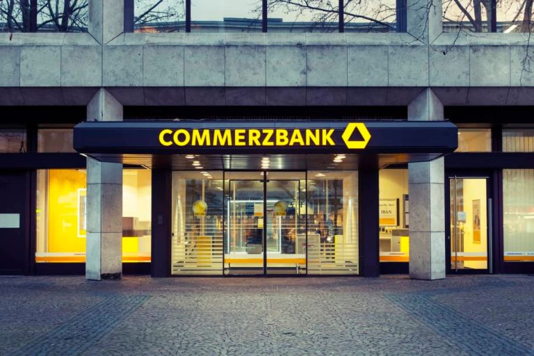 Commerzbank: Σε υψηλό 14 ετών τα κέρδη το πρώτο τρίμηνο