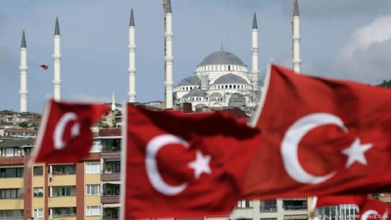 Οι Τούρκοι μετανάστες αποφεύγουν την επαναπόκτηση υπηκοότητας λόγω της δυσπιστίας προς την Άγκυρα