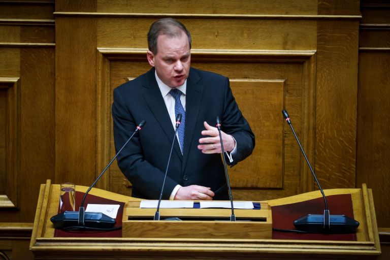 Ασκήσεις ισορροπίας γύρω από τη δικογραφία των Τεμπών