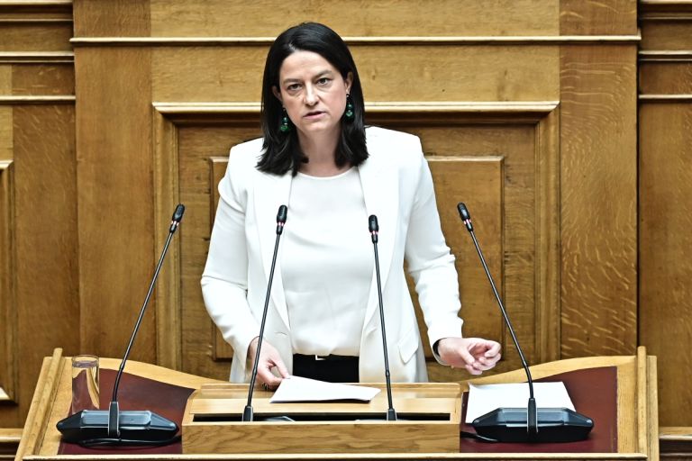 Επαγγελματικά Ταμεία: Τι αλλαγές προανήγγειλε η Νίκη Κεραμέως