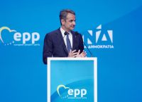 Τα τελευταία δημοσκοπικά μηνύματα για την κυβέρνηση Τα τελευταία δημοσκοπικά μηνύματα για την κυβέρνηση