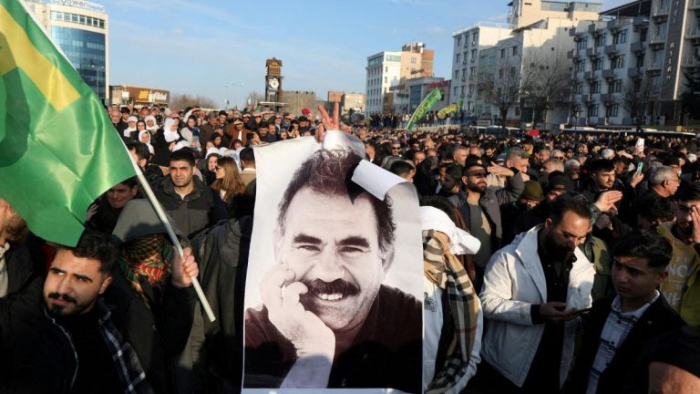 Ο Οτσαλάν εισηγείται «αλλαγή» για να συμφιλιωθούν η Τουρκία και οι Κούρδοι