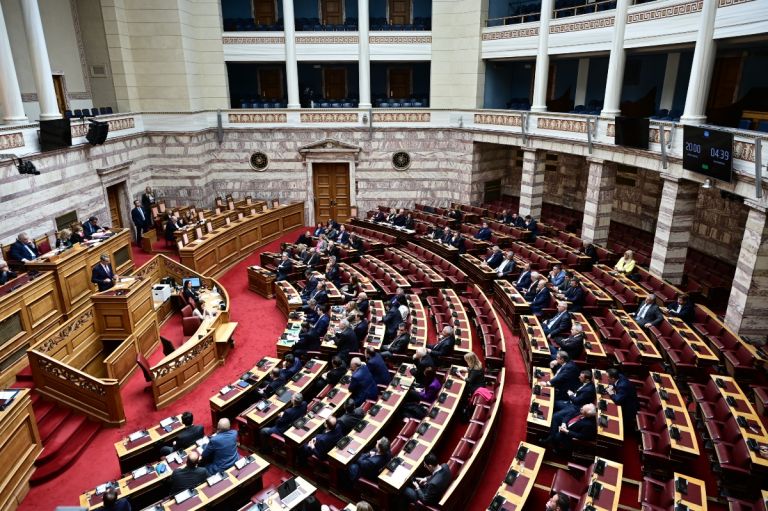 Δημοσκοπήσεις: “Πονοκέφαλος” διαρκείας για την αντιπολίτευση