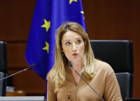 Η Μέτσολα απειλεί ευθέως την Κομισιόν Η Μέτσολα απειλεί ευθέως την Κομισιόν