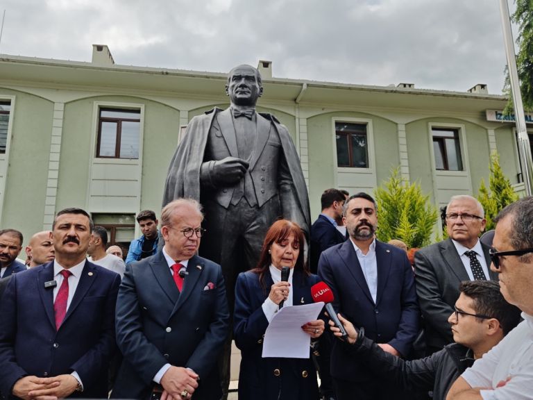 Οι νεοεθνικιστές σύμμαχοι του Ερντογάν κλιμακώνουν την εκστρατεία κατά Ελληνικού Πατριαρχείου και Βατικανού