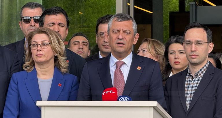 Τουρκία: Επίθεση κατά του προέδρου του CHP