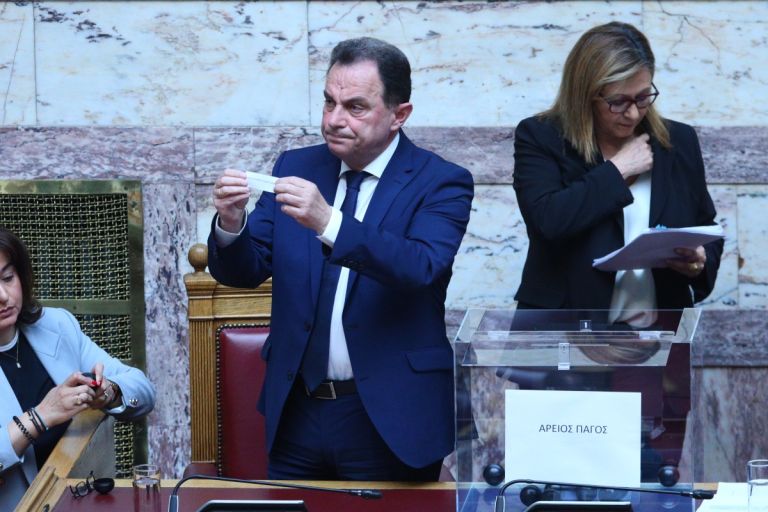 Στη Βουλή η κλήρωση των μελών του Δικαστικού Συμβουλίου για τον Τριαντόπουλο – ο ρόλος της Αδειλίνη