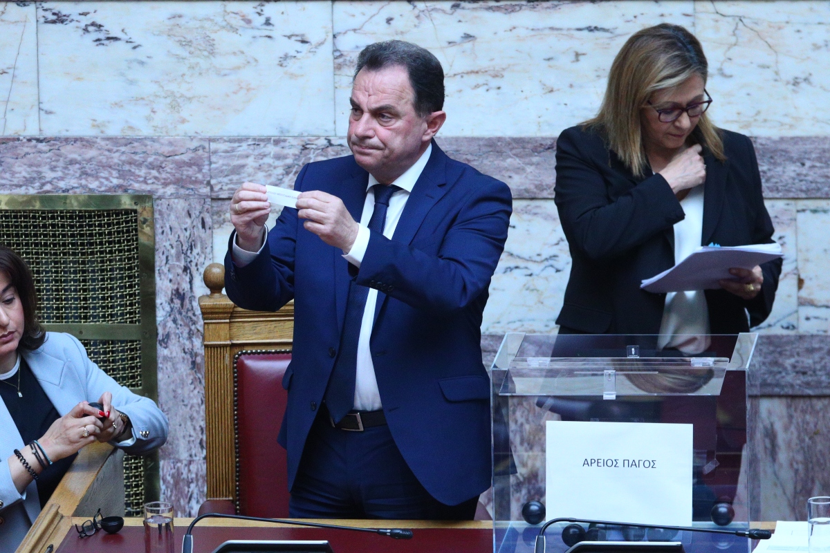 Στη Βουλή η κλήρωση των μελών του Δικαστικού Συμβουλίου για τον Τριαντόπουλο – ο ρόλος της Αδειλίνη