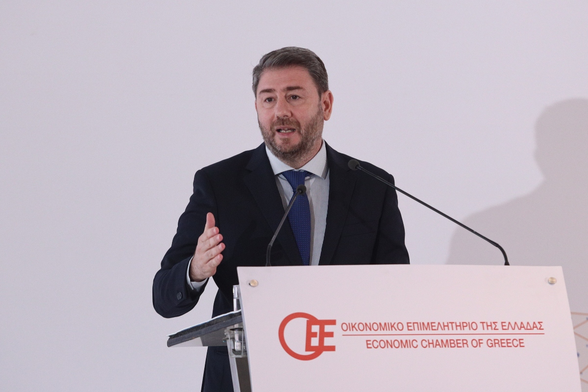 Η ατζέντα Μητσοτάκη για συνταγματική αναθεώρηση “στριμώχνει” το ΠΑΣΟΚ
