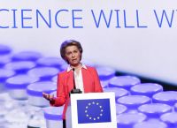 Η ώρα της κρίσης για τη Φον ντερ Λάιεν: Σήμερα η απόφαση για τα εμβόλια της Pfizer Η ώρα της κρίσης για τη Φον ντερ Λάιεν: Σήμερα η απόφαση για τα εμβόλια της Pfizer