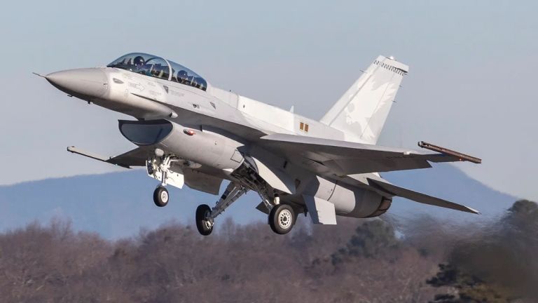 Οι Ευρωπαίοι δίνουν F-16 και «πράσινο φως στον Ζελένσκι για χτυπήματα στη Ρωσία, τι απαντά το Κρεμλίνο