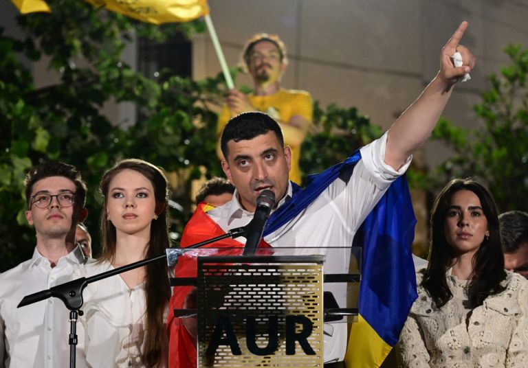 Ρουμανία: Ο ακροδεξιός υποψήφιος Σιμιόν αμφισβητεί το αποτέλεσμα των εκλογών