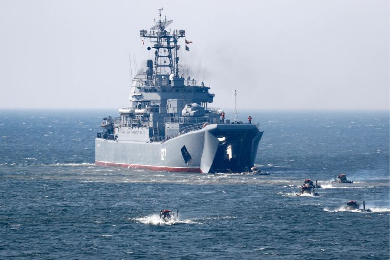 Ένταση στη Βαλτική: Η Ρωσία προειδοποιεί ότι θα υπερασπιστεί τα πλοία της με κάθε «νόμιμο» μέσο