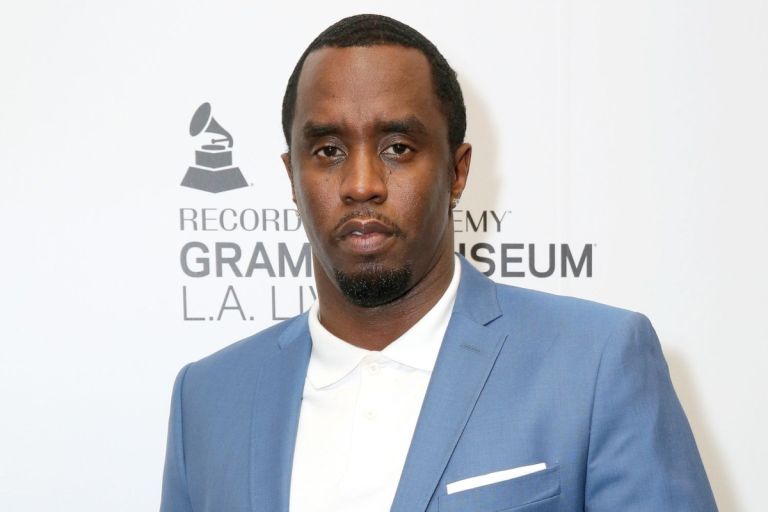 Sean “Diddy” Combs: Δικάζεται ο “γυμνός” βασιλιάς που όλοι ήθελαν να φωτογραφηθούν μαζί του