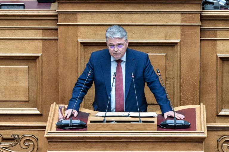 Βαθαίνει η κρίση στη “Νίκη”: 45 πρώην στελέχη κατά Νατσιού