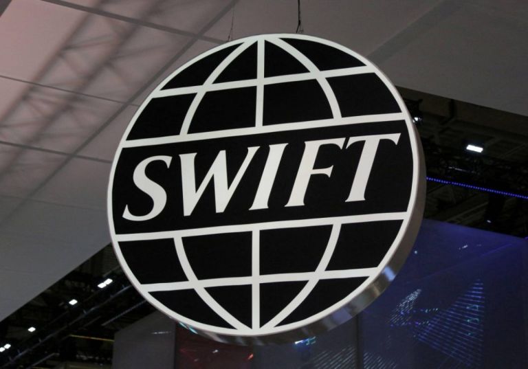 Ευρώπη: Εκτός SWIFT 20 τράπεζες στο νέο πακέτο κυρώσεων κατά της Μόσχας