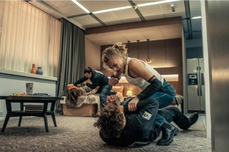 Βρίσκεται στο No1 των προτιμήσεων του Netflix και όχι άδικα -Το Exterritorial ήρθε με δράση από τα παλιά