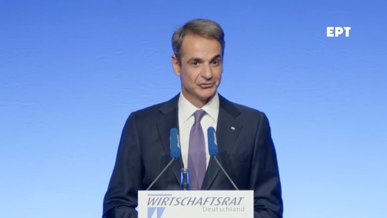 Berlin: Mitsotakis’ award for Greece’s economic progress – “This recognition belongs to the Greek people”