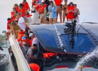 Σκάφος 4,5 εκατ.βυθίστηκε,ενώ μετέφερε 30 influencers-Προτεραιότητά τους ήταν η τεκίλα και οι selfies Σκάφος 4,5 εκατ.βυθίστηκε,ενώ μετέφερε 30 influencers-Προτεραιότητά τους ήταν η τεκίλα και οι selfies