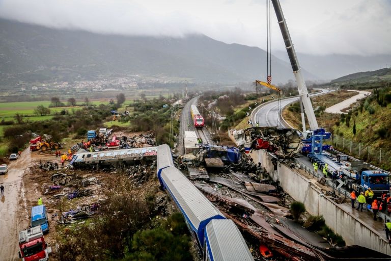 Τέμπη: Σε θέσεις μάχης οι βουλευτές για τη δικογραφία