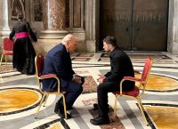 Τραμπ προς Ζελένσκι: «Τα αντιαεροπορικά που ζητάς δεν είναι δωρεάν»! Τι συζήτησαν στο Βατικανό Τραμπ προς Ζελένσκι: «Τα αντιαεροπορικά που ζητάς δεν είναι δωρεάν»! Τι συζήτησαν στο Βατικανό