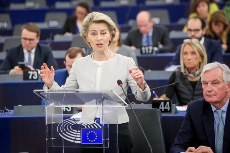 «Ιστορικό λάθος»: Η φον ντερ Λάιεν αποκλείει μεταπολεμική επιστροφή στα ρωσικά καύσιμα