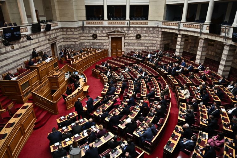 Κωδικός: Μεσαία τάξη για τα κομματικά επιτελεία