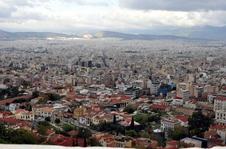 Βραχνάς για τα ελληνικά νοικοκυριά το στεγαστικό- Ένας στους έξι δίνει το μισό εισόδημά του στο ενοίκιο