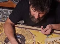 Αλέξης Γεωργούλης: Άφησε μούσι και έγινε αγιογράφος – Ολοκλήρωσε το πρώτο ψηφιδωτό Αλέξης Γεωργούλης: Άφησε μούσι και έγινε αγιογράφος – Ολοκλήρωσε το πρώτο ψηφιδωτό