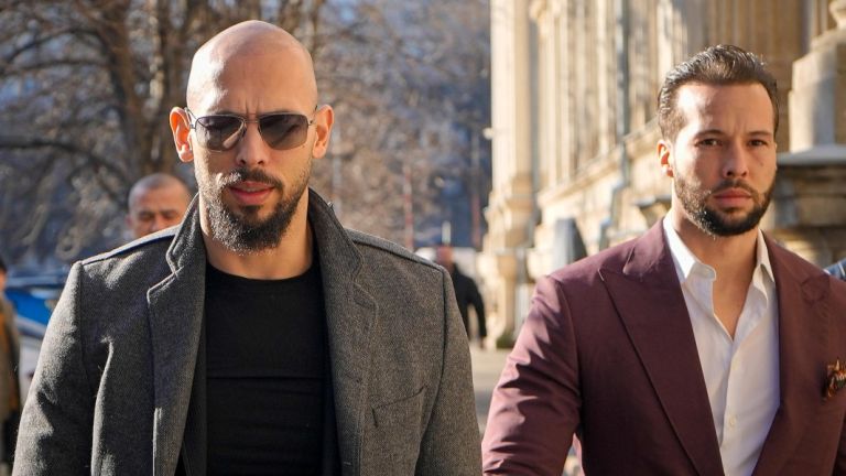 Οι αδελφοί Τέιτ αντιμετωπίζουν κατηγορίες για βιασμό στο Ηνωμένο Βασίλειο