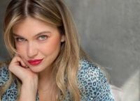 Η Κλέλια Ανδριολάτου ποζάρει  με μαύρο τοπ και “ρίχνει” το instagram [pics]