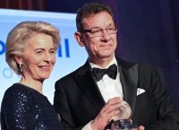 Pfizergate: Άκυρη η απόφαση της Κομισιόν-Το ιστορικό των μηνυμάτων φον ντερ Λάιεν – Μπουρλά Pfizergate: Άκυρη η απόφαση της Κομισιόν-Το ιστορικό των μηνυμάτων φον ντερ Λάιεν – Μπουρλά