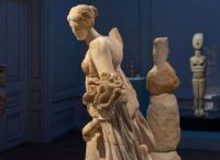 «Κυκλαδίτισσες: Άγνωστες ιστορίες γυναικών των Κυκλάδων» θα εγκαινιάσει το ανακαινισμένο Μουσείο της Θήρας «Κυκλαδίτισσες: Άγνωστες ιστορίες γυναικών των Κυκλάδων» θα εγκαινιάσει το ανακαινισμένο Μουσείο της Θήρας
