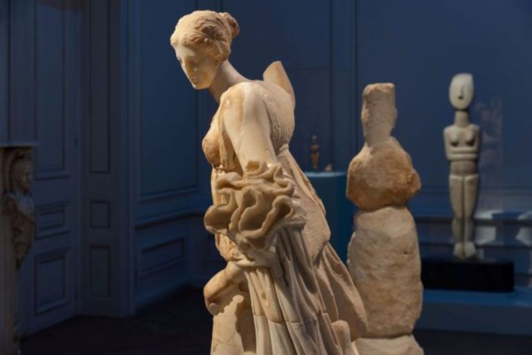 «Κυκλαδίτισσες: Άγνωστες ιστορίες γυναικών των Κυκλάδων» θα εγκαινιάσει το ανακαινισμένο Μουσείο της Θήρας