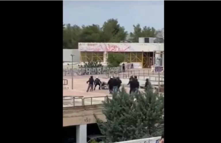 Άγριος ξυλοδαρμός μεταξύ κουκουλοφόρων στην Πολυτεχνειούπολη Ζωγράφου [vid]