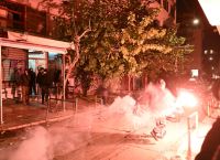 Επεισόδια με μολότοφ στα Εξάρχεια: Επίθεση αγνώστων κατά αστυνομικών στη Νομική Επεισόδια με μολότοφ στα Εξάρχεια: Επίθεση αγνώστων κατά αστυνομικών στη Νομική