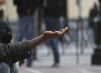 2,7 εκατ. Έλληνες σε κίνδυνο φτώχειας: μια σιωπηλή κρίση 2,7 εκατ. Έλληνες σε κίνδυνο φτώχειας: μια σιωπηλή κρίση