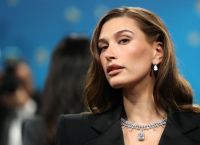 Πώς κατάφερε η Rhode της Hailey Bieber να γίνει από τα πιο πολυσυζητημένα skincare brands των τελευταίων ετών Πώς κατάφερε η Rhode της Hailey Bieber να γίνει από τα πιο πολυσυζητημένα skincare brands των τελευταίων ετών