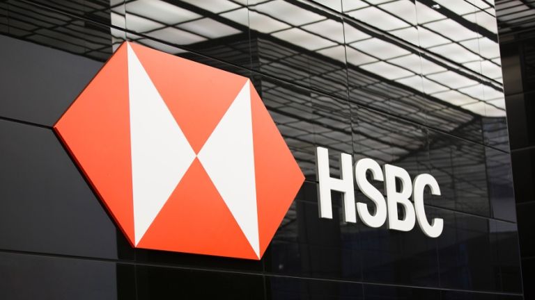Έκθεση HSBC: Οι αμερικανικές εταιρείες πλήττονται περισσότερο από τους δασμούς Τραμπ