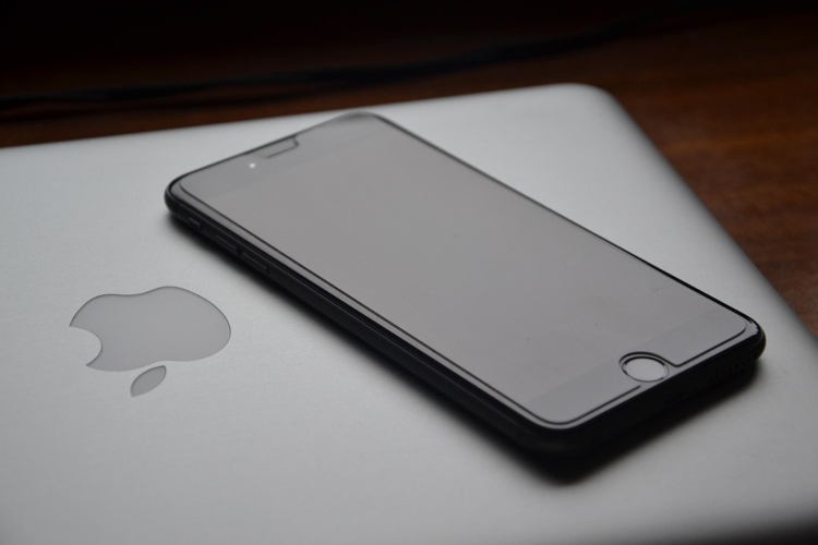 Η Apple θέλει να φτιάξει iPhone που θα χρησιμοποιούνται μέσω εγκεφάλου