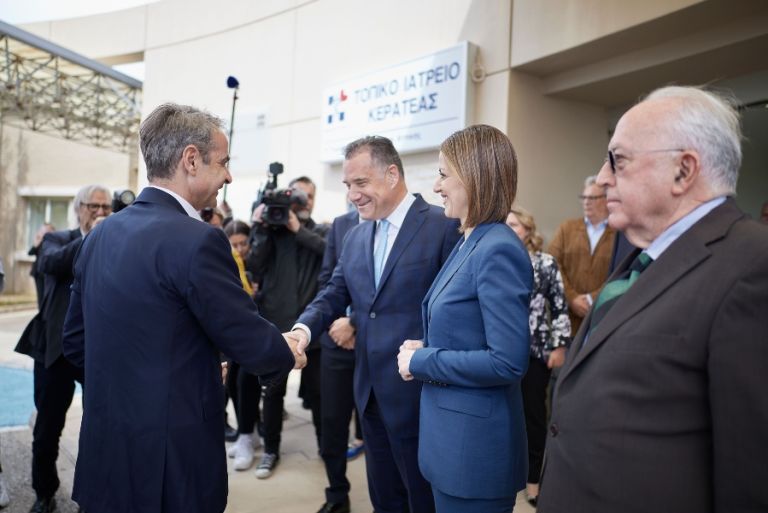 Άδωνις Γεωργιάδης: Ξενάγηση του Πρωθυπουργού στο ανακαινισμένο Κέντρο Υγείας και Αποκατάστασης Κερατέας