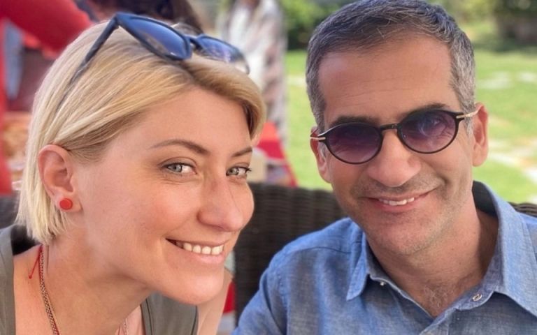 Σία Κοσιώνη για Κώστα Μπακογιάννη: “Κάνει τις ζωές μας κάθε μέρα φωτεινές και γιορτινές”