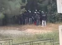 Πολυτεχνειούπολη: Επίθεση κουκουλοφόρων-Χτύπησαν γυναίκα υπάλληλο κυλικείου,πέταξαν αντικείμενα σε λεωφορείο Πολυτεχνειούπολη: Επίθεση κουκουλοφόρων-Χτύπησαν γυναίκα υπάλληλο κυλικείου,πέταξαν αντικείμενα σε λεωφορείο