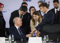 Ερντογάν Μακρόν: Τα παιχνίδια κυριαρχίας που ξεκινούν από μια χειραψία Ερντογάν Μακρόν: Τα παιχνίδια κυριαρχίας που ξεκινούν από μια χειραψία