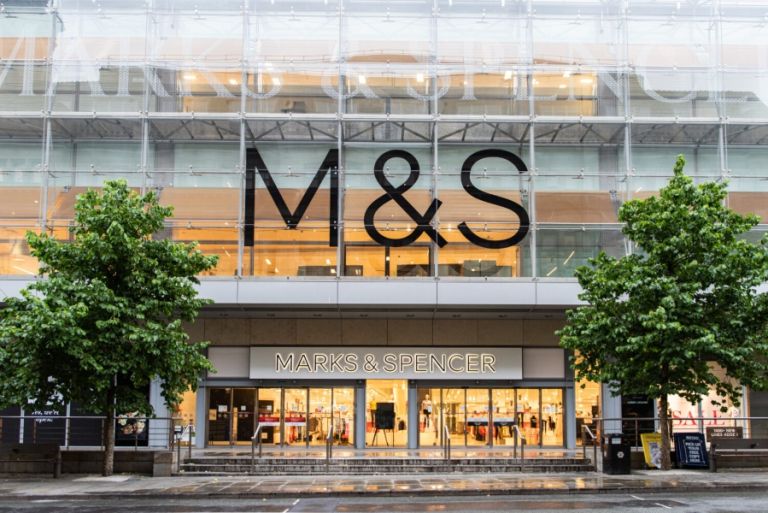 Marks & Spencer : Ανακάμπτει, με αργό ρυθμό, μετά την κυβερνοεπίθεση, η μεγαλύτερη αλυσίδα της Βρετανίας