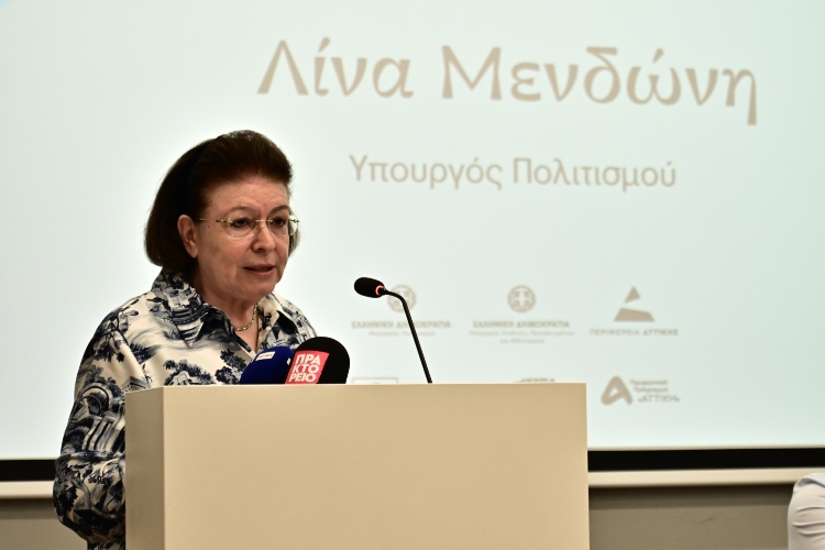 Μενδώνη: Εξετάζεται η τοποθέτηση δεύτερου ανελκυστήρα στην Ακρόπολη