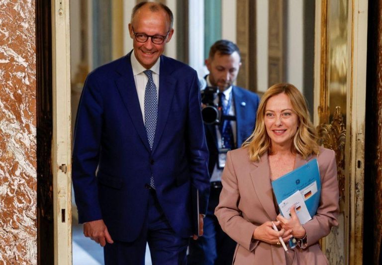 Σύμπλευση Μερτς-Μελόνι στο μεταναστευτικό