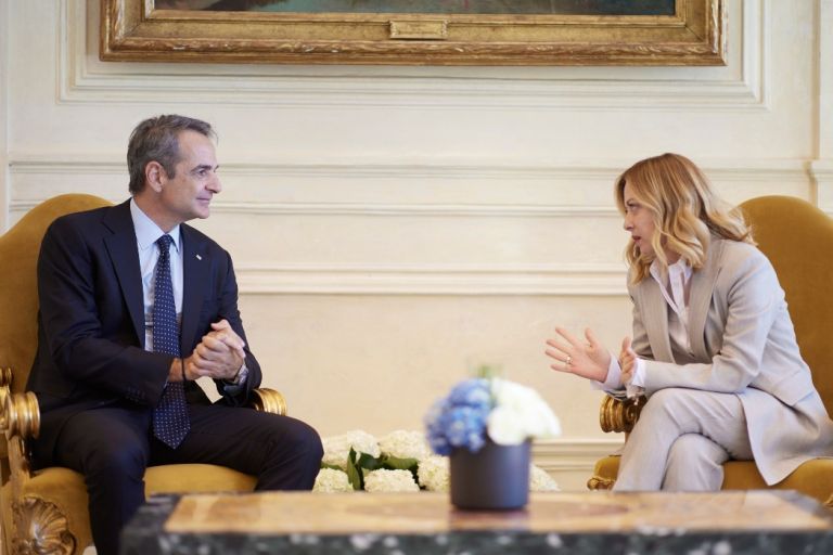 Σε εξέλιξη η συνάντηση Μητσοτάκη – Μελόνι στη Ρώμη: Στο επίκεντρο άμυνα και μεταναστευτικό