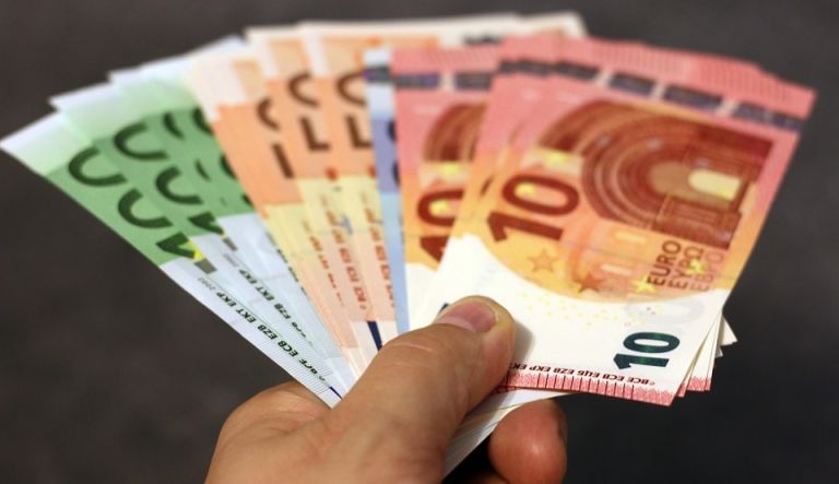 ΟΠΕΚΑ πληρωμές: Πότε θα καταβληθούν τα κοινωνικά επιδόματα